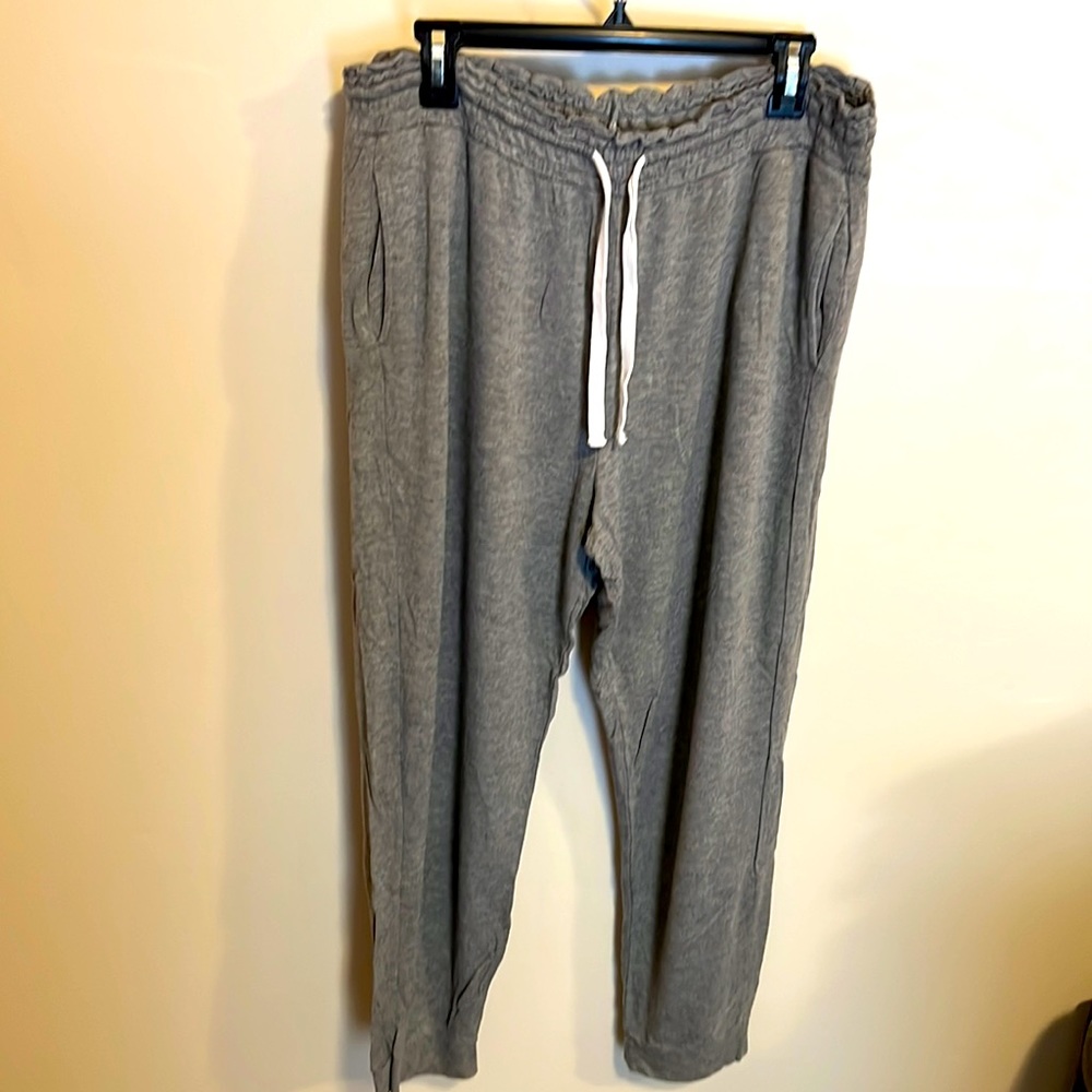 2 pairs of Colsie joggers